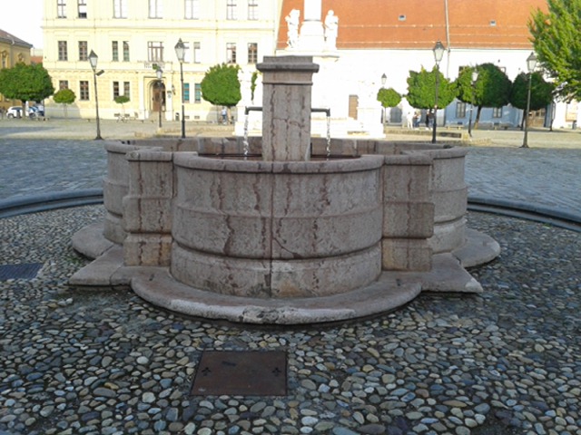 fontana_Tvrđa_zdenac_zapadni.jpg