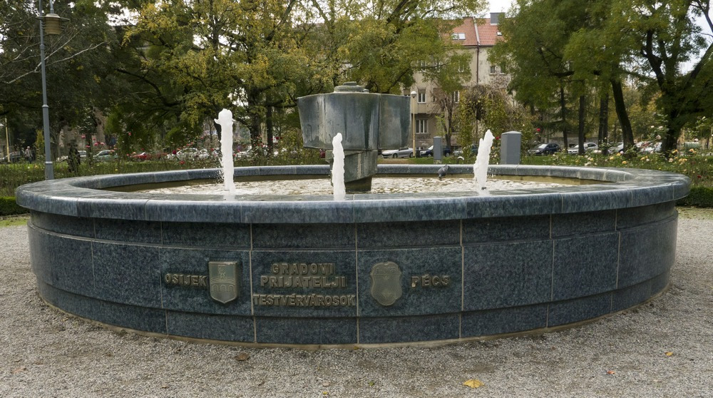 fontana_prijateljstva_Osijek_Pečuh.jpg